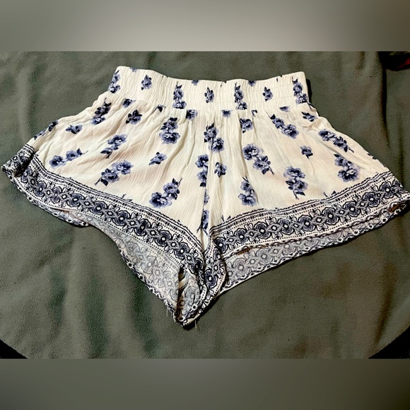 Women’s floral A-line ruffle hem shorts, with elastic waistband - Picture 1 of 3